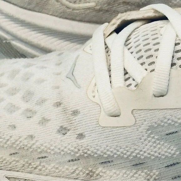 HOKA Clifton 9 Athletic Shoes - Picture 5 of 9